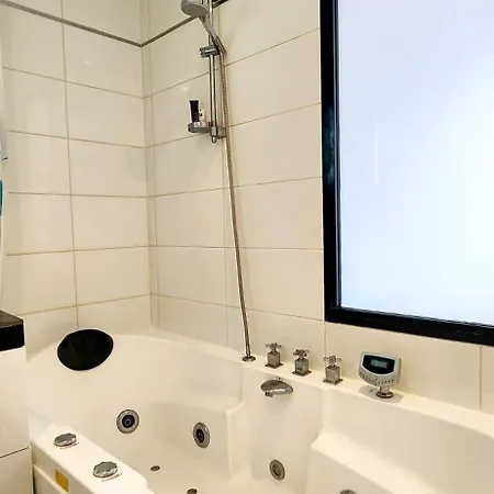 Daire Charming Nest In Paris-pont Cardinet *